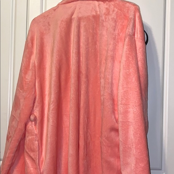 Pink bathrobe - Picture 3 of 3